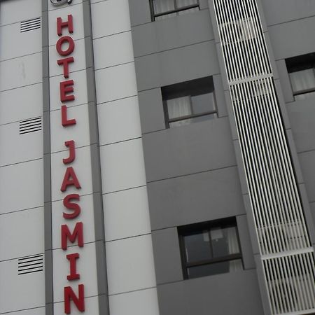 Hotel Jasmine Ahmedabad Bagian luar foto