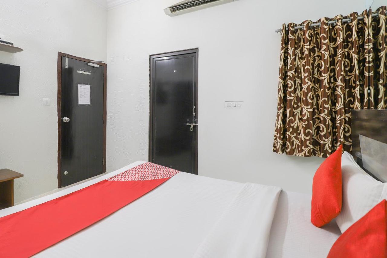 Hotel Jasmine Ahmedabad Bagian luar foto