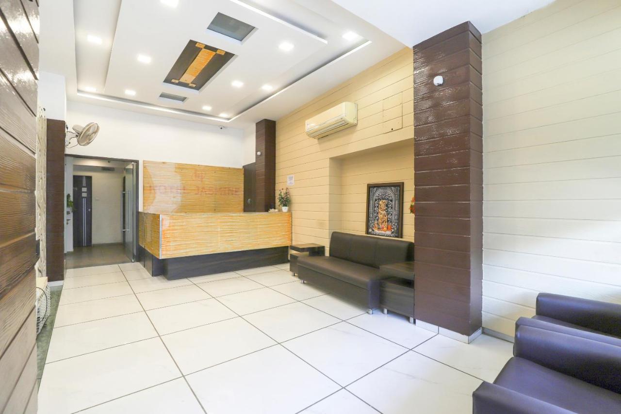 Hotel Jasmine Ahmedabad Bagian luar foto