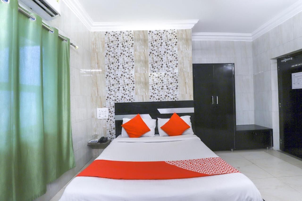 Hotel Jasmine Ahmedabad Bagian luar foto