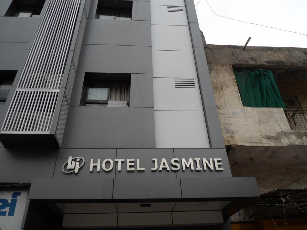 Hotel Jasmine Ahmedabad Bagian luar foto