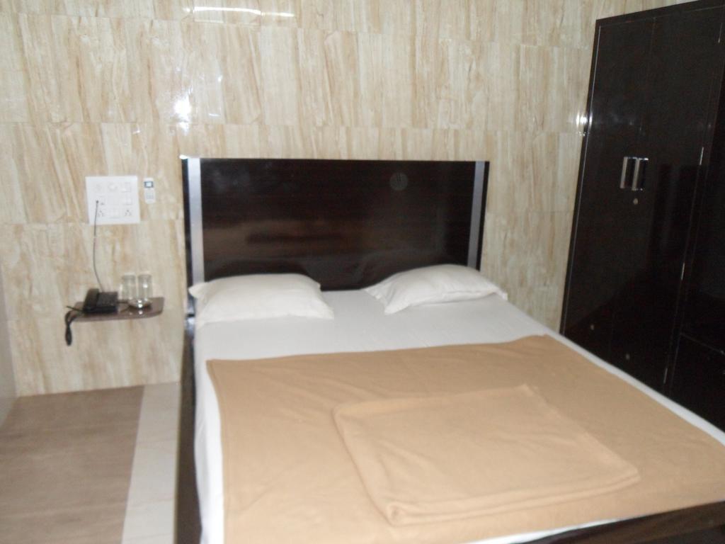 Hotel Jasmine Ahmedabad Bagian luar foto