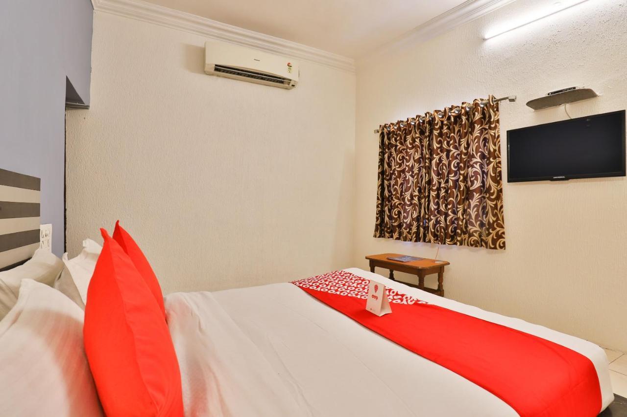 Hotel Jasmine Ahmedabad Bagian luar foto