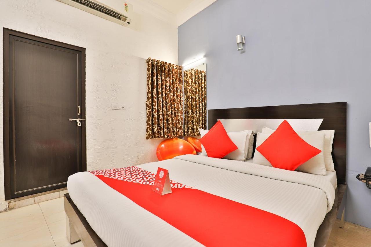Hotel Jasmine Ahmedabad Bagian luar foto