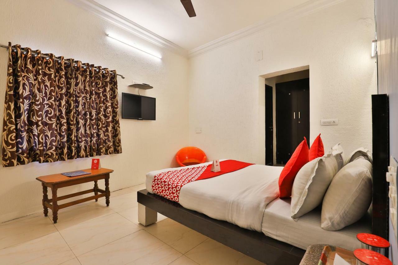 Hotel Jasmine Ahmedabad Bagian luar foto