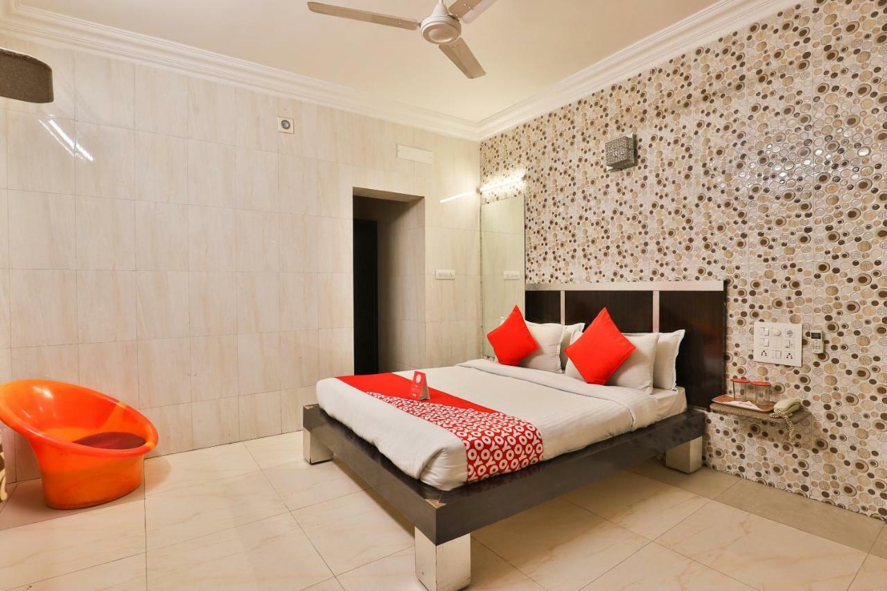 Hotel Jasmine Ahmedabad Bagian luar foto