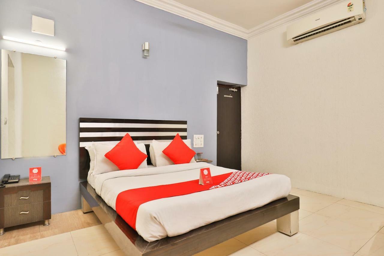 Hotel Jasmine Ahmedabad Bagian luar foto