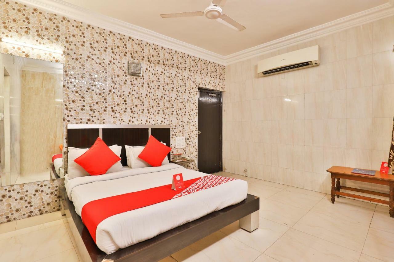 Hotel Jasmine Ahmedabad Bagian luar foto